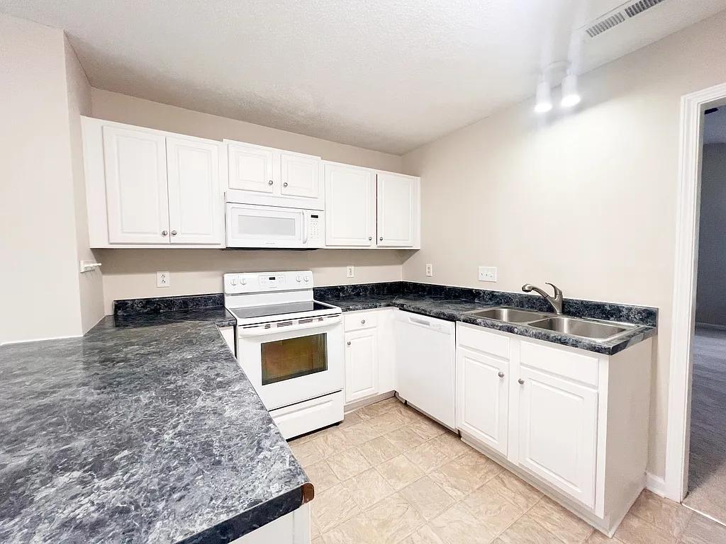 312 Golden Leaf Lane | Photo #9