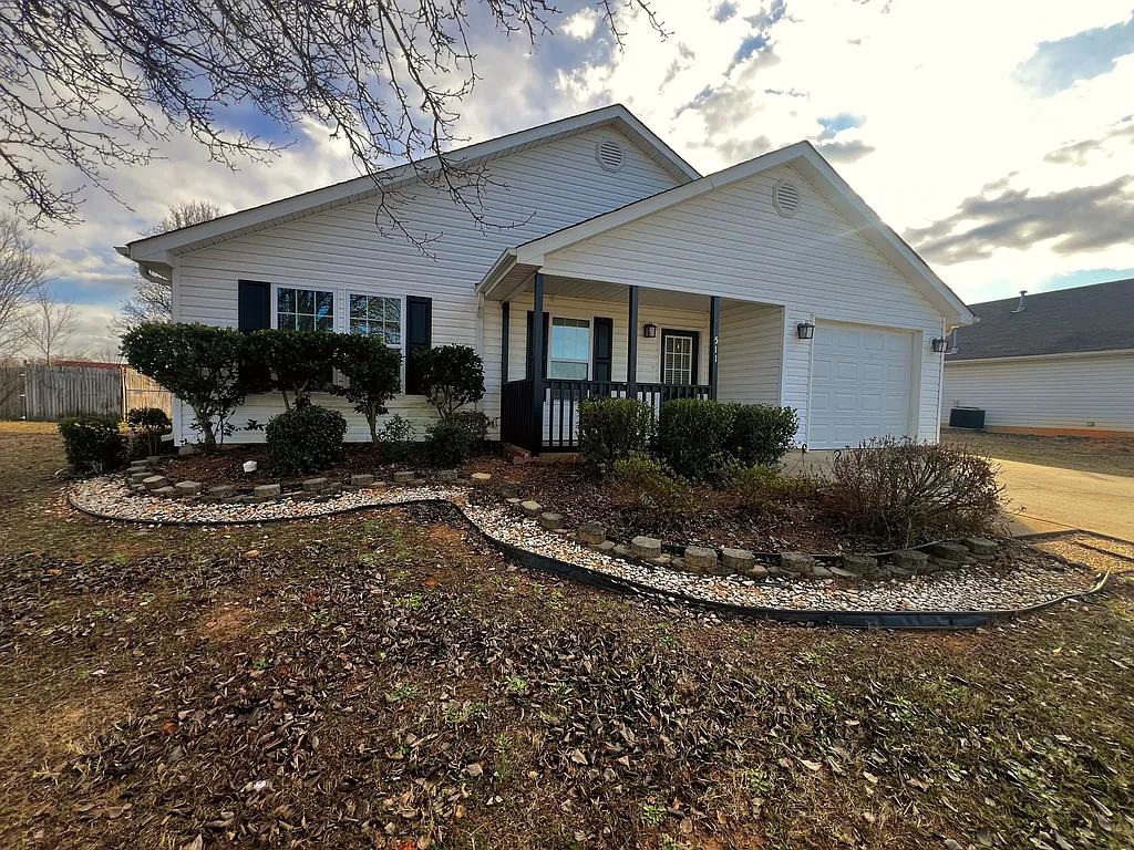 511 Climbing Rose Court